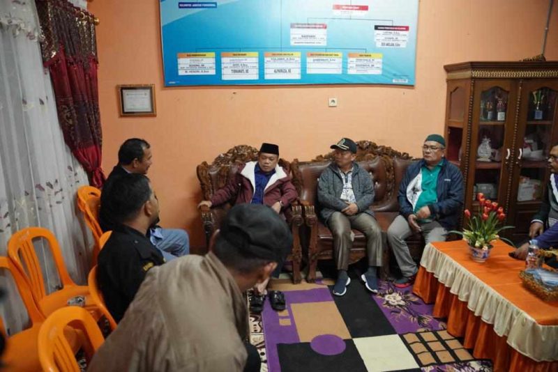 Gubernur Jambi Al Haris saat Berada di Kecamatan Batang Merangin, Kabupaten Kerinci, Senin (20/2/23) dinihari.
