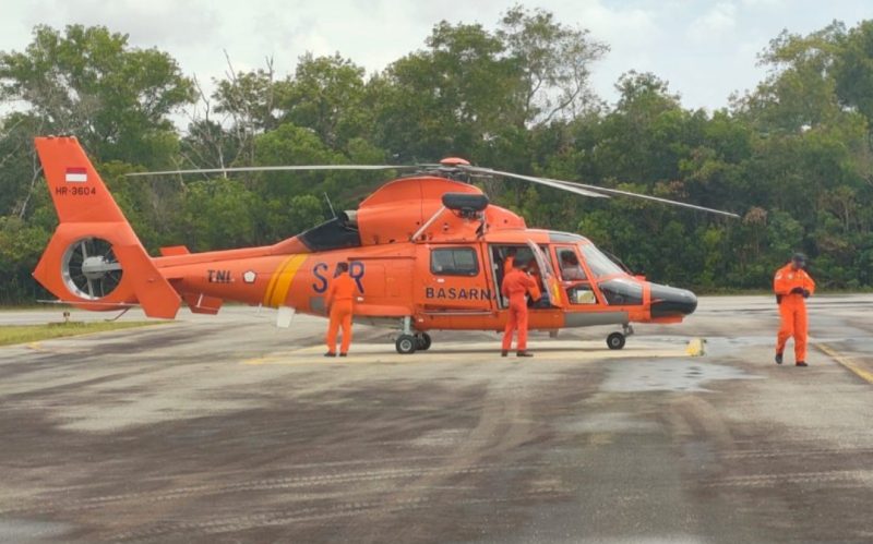 Helikopter Basarnas saat evakuasi Kapolda Jambi CS 