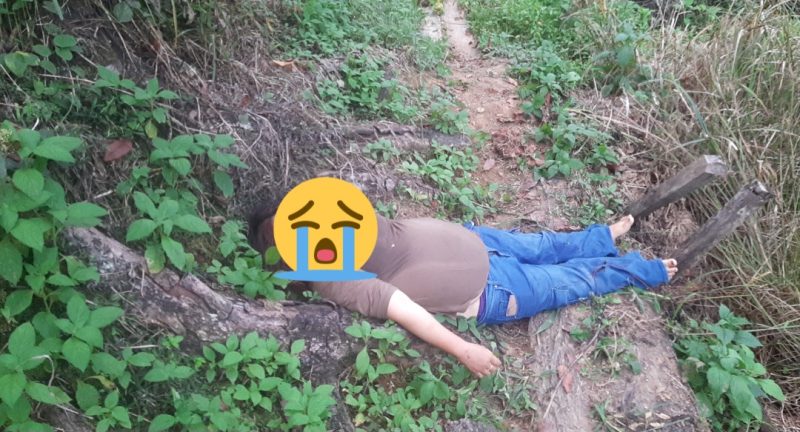 Jenazah seorang perempuan berinisial LS ditemukan tergeletak di areal perladangan warga Desa Pendung Mudik, Kecamatan Air Hangat, Kabupaten Kerinci, Kamis (26/6/2025) sore. Polisi masih menyelidiki penyebab kematian korban.(INJ/Ist)