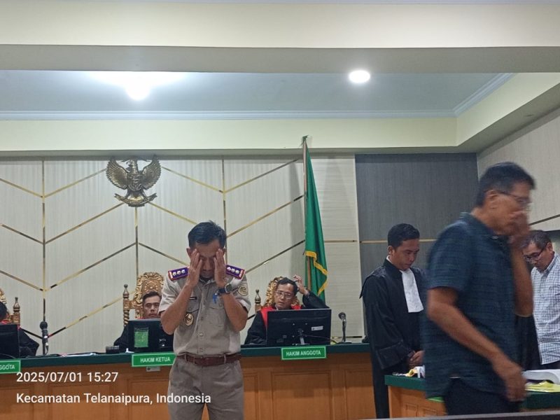 Kepala Kantor Pertanahan Tanjung Jabung Barat, Idian Huspida, memberikan kesaksian di hadapan Majelis Hakim dalam sidang kasus dugaan korupsi penggunaan kawasan hutan oleh PT Produk Jambi Sawitindo (PSJ), di Pengadilan Tipikor Jambi, Selasa (1/7/2025).