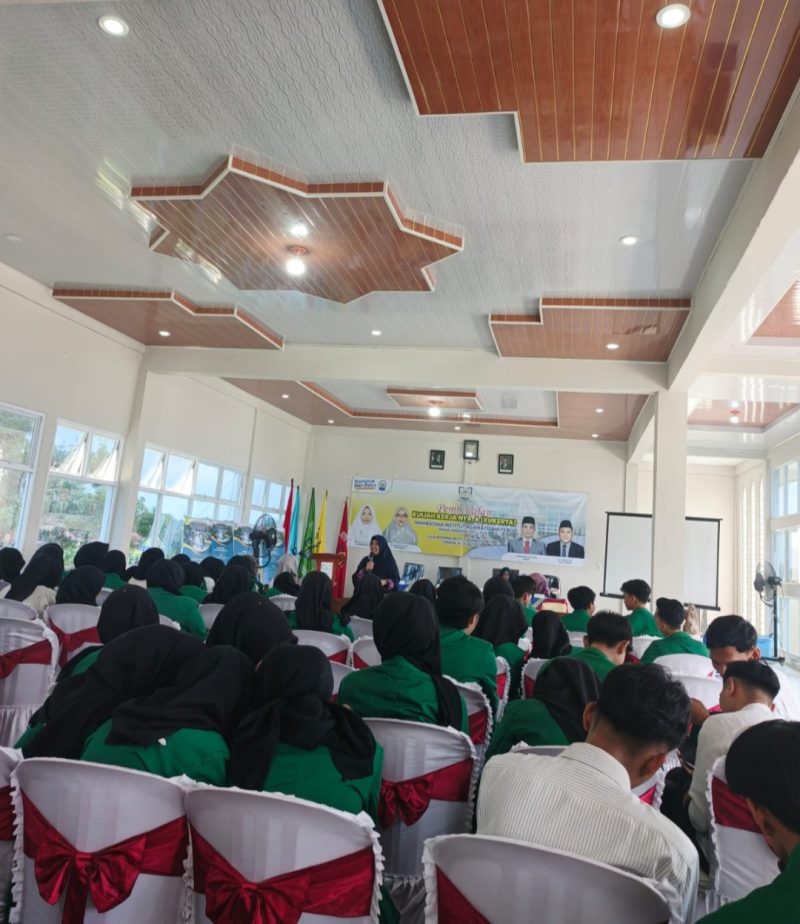 Kamis, (24/7/2025) Wakil Rektor II IAI Tebo, Apriany Hernida, S.H., M.H., menyampaikan materi Implementasi Wawasan Kebangsaan di hadapan peserta pembekalan Kuliah Kerja Nyata (Kukerta) Tahun 2025 yang digelar di Aula Rektorat IAI Tebo.(INJ/Ist)